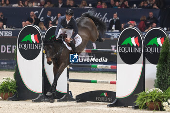 2023-11-12 - Steve Guerdat (SUI) riding Venard de Cerisy in action during the barrage of CSI5* - W Longines FEI World Cup Competition presented by Scuderia 1918 - Verona Jumping at 125th edition of Fieracavalli on November 12, 2023, Verona, Italy. - CSI5* - W LONGINES FEI WORLD CUP COMPETITION - VERONA JUMPING - INTERNATIONALS - EQUESTRIAN