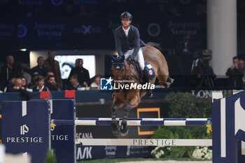 2023-11-11 - Ben Maher (BGR) riding Enjoy de Grisien in action during the CSI5* - International Competition N°5 presented by Crivelli - Verona Jumping at 125th Fieracavalli on November 11, 2023, Verona, Italy. - CSI5* - INTERNATIONAL COMPETITION N°5 - VERONA JUMPING - INTERNATIONALS - EQUESTRIAN