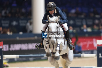 11/11/2023 - Shane Green (IRL) riding Haya in action during the CSI5* - International Competition N°5 presented by Crivelli - Verona Jumping at 125th Fieracavalli on November 11, 2023, Verona, Italy. - CSI5* - INTERNATIONAL COMPETITION N°5 - VERONA JUMPING - INTERNAZIONALI - EQUITAZIONE