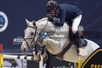 2023-11-11 - Shane Green (IRL) riding Haya in action during the CSI5* - International Competition N°5 presented by Crivelli - Verona Jumping at 125th Fieracavalli on November 11, 2023, Verona, Italy. - CSI5* - INTERNATIONAL COMPETITION N°5 - VERONA JUMPING - INTERNATIONALS - EQUESTRIAN