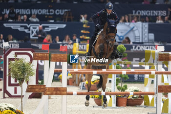 11/11/2023 - Andrea Calabro (ITA) riding Nalou of Greenhill Z in action during the CSI5* - International Competition N°5 presented by Crivelli - Verona Jumping at 125th Fieracavalli on November 11, 2023, Verona, Italy. - CSI5* - INTERNATIONAL COMPETITION N°5 - VERONA JUMPING - INTERNAZIONALI - EQUITAZIONE