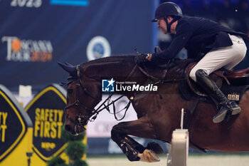 2023-11-11 - Lars Bak Andersen (DEN) riding Catelly in action during the CSI5* - International Competition N°5 presented by Crivelli - Verona Jumping at 125th Fieracavalli on November 11, 2023, Verona, Italy. - CSI5* - INTERNATIONAL COMPETITION N°5 - VERONA JUMPING - INTERNATIONALS - EQUESTRIAN