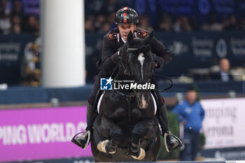 11/11/2023 - Massimo Grossato (ITA) riding Cash du Pratel in action during the CSI5* - International Competition N°5 presented by Crivelli - Verona Jumping at 125th Fieracavalli on November 11, 2023, Verona, Italy. - CSI5* - INTERNATIONAL COMPETITION N°5 - VERONA JUMPING - INTERNAZIONALI - EQUITAZIONE