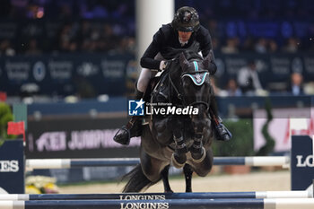 2023-11-11 - Kevin Staut (FRA) riding Cornet Velvet RS in action during the CSI5* - International Competition N°5 presented by Crivelli - Verona Jumping at 125th Fieracavalli on November 11, 2023, Verona, Italy. - CSI5* - INTERNATIONAL COMPETITION N°5 - VERONA JUMPING - INTERNATIONALS - EQUESTRIAN