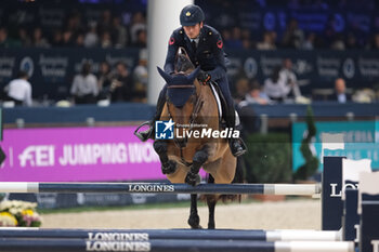 11/11/2023 - Lorenzo de Luca (ITA) riding F One USA in action during the CSI5* - International Competition N°5 presented by Crivelli - Verona Jumping at 125th Fieracavalli on November 11, 2023, Verona, Italy. - CSI5* - INTERNATIONAL COMPETITION N°5 - VERONA JUMPING - INTERNAZIONALI - EQUITAZIONE