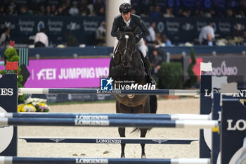 2023-11-11 - Julien Epaillard (FRA) riding Cancun Torel Z in action during the CSI5* - International Competition N°5 presented by Crivelli - Verona Jumping at 125th Fieracavalli on November 11, 2023, Verona, Italy. - CSI5* - INTERNATIONAL COMPETITION N°5 - VERONA JUMPING - INTERNATIONALS - EQUESTRIAN