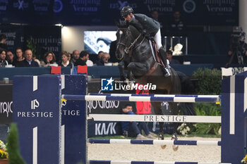 2023-11-11 - Julien Epaillard (FRA) riding Cancun Torel Z in action during the CSI5* - International Competition N°5 presented by Crivelli - Verona Jumping at 125th Fieracavalli on November 11, 2023, Verona, Italy. - CSI5* - INTERNATIONAL COMPETITION N°5 - VERONA JUMPING - INTERNATIONALS - EQUESTRIAN