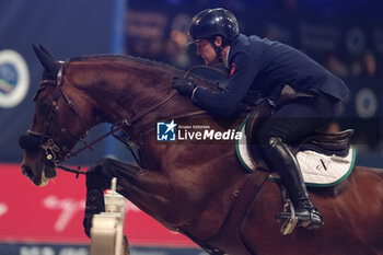 11/11/2023 - Giampiero Garofalo (ITA) riding Gaspahr in action during the CSI5* - International Competition N°5 presented by Crivelli - Verona Jumping at 125th Fieracavalli on November 11, 2023, Verona, Italy. - CSI5* - INTERNATIONAL COMPETITION N°5 - VERONA JUMPING - INTERNAZIONALI - EQUITAZIONE