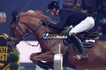 2023-11-11 - Kevin Jochems (NED) riding La Costa in action during the CSI5* - International Competition N°5 presented by Crivelli - Verona Jumping at 125th Fieracavalli on November 11, 2023, Verona, Italy. - CSI5* - INTERNATIONAL COMPETITION N°5 - VERONA JUMPING - INTERNATIONALS - EQUESTRIAN