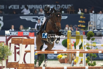 2023-11-11 - Jennifer Hochstadter (LIE) riding Golden Lady in action during the CSI5* - International Competition N°5 presented by Crivelli - Verona Jumping at 125th Fieracavalli on November 11, 2023, Verona, Italy. - CSI5* - INTERNATIONAL COMPETITION N°5 - VERONA JUMPING - INTERNATIONALS - EQUESTRIAN