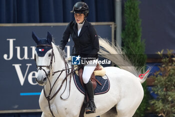 2023-11-11 - Jessica Springsteen (USA) riding Naomi van het Keizershof in action during the CSI5* - International Competition N°5 presented by Crivelli - Verona Jumping at 125th Fieracavalli on November 11, 2023, Verona, Italy. - CSI5* - INTERNATIONAL COMPETITION N°5 - VERONA JUMPING - INTERNATIONALS - EQUESTRIAN