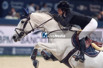 11/11/2023 - Jessica Springsteen (USA) riding Naomi van het Keizershof in action during the CSI5* - International Competition N°5 presented by Crivelli - Verona Jumping at 125th Fieracavalli on November 11, 2023, Verona, Italy. - CSI5* - INTERNATIONAL COMPETITION N°5 - VERONA JUMPING - INTERNAZIONALI - EQUITAZIONE