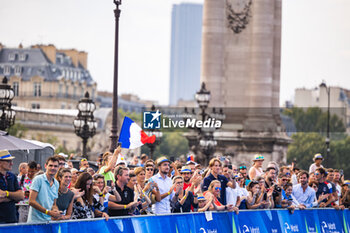 2023-08-18 - fans, supporters, crowd during the 2023 World Triathlon Olympic & Paralympic Games Test Event, on August from 17 to 20, 2023 in Paris, France - OLYMPIC GAMES PARIS 2024 - 2023 WORLD TRIATHLON OLYMPIC & PARALYMPIC GAMES TEST EVENT - OLYMPIC GAMES PARIS 2024 - OLYMPIC GAMES