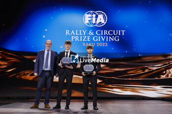 2023-12-09 - REID Robert, FIA Deputy President for Sport, portrait with SHARP Louis, Formula 4 Championship Certified by FIA - F4 UK and ISCHER Ethan, Formula 4 Championship Certified by FIA - F4 CEZ during the 2023 FIA Rally & Circuit Prize Giving Ceremony in Baky on December 9, 2023 at Baku Convention Center in Baku, Azerbaijan - FIA RALLY CIRCUIT PRIZE GIVING 2023 - BAKU - OTHER - MOTORS