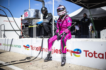 2023-03-16 - GATTING Michelle (dnk), Iron Dames, Porsche 911 RSR - 19, portrait during the 1000 Miles of Sebring 2023, 1st round of the 2023 FIA World Endurance Championship, from March 15 to 17, 2023 on the Sebring International Raceway in Sebring, Florida, USA - AUTO - FIA WEC - 1000 MILES OF SEBRING 2023 - ENDURANCE - MOTORS