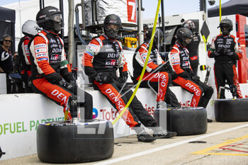 2023-03-17 - 07 CONWAY Mike (gbr), KOBAYASHI Kamui (jpn), LOPEZ José Maria (arg), Toyota Gazoo Racing, Toyota GR010 - Hybrid, ambiance, pit stop during the 1000 Miles of Sebring 2023, 1st round of the 2023 FIA World Endurance Championship, from March 15 to 17, 2023 on the Sebring International Raceway in Sebring, Florida, USA - AUTO - FIA WEC - 1000 MILES OF SEBRING 2023 - ENDURANCE - MOTORS