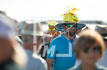 2023-03-18 - Spectator during the Mobil 1 Twelve Hours of Sebring 2023, 2nd round of the 2023 IMSA SportsCar Championship, from March 15 to 18, 2023 on the Sebring International Raceway in Sebring, Florida, USA - AUTO - IMSA - 12 HOURS OF SEBRING 2023 - ENDURANCE - MOTORS