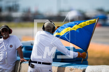 18/03/2023 - Trackmarshal during the Mobil 1 Twelve Hours of Sebring 2023, 2nd round of the 2023 IMSA SportsCar Championship, from March 15 to 18, 2023 on the Sebring International Raceway in Sebring, Florida, USA - AUTO - IMSA - 12 HOURS OF SEBRING 2023 - ENDURANCE - MOTORI