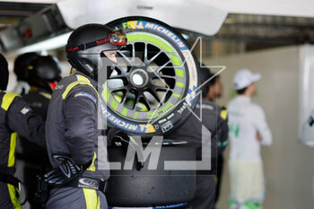 2023-04-15 - mechanic, mecanicien during the 6 Hours of Portimao 2023, 2nd round of the 2023 FIA World Endurance Championship, from April 14 to 16, 2023 on the Algarve International Circuit in Portimao, Portugal - AUTO - FIA WEC - 6 HOURS OF PORTIMAO 2023 - ENDURANCE - MOTORS
