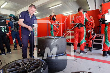 2023-04-16 - michelin engineer, pitlane during the 6 Hours of Portimao 2023, 2nd round of the 2023 FIA World Endurance Championship, from April 14 to 16, 2023 on the Algarve International Circuit in Portimao, Portugal - AUTO - FIA WEC - 6 HOURS OF PORTIMAO 2023 - ENDURANCE - MOTORS