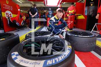 2023-04-16 - michelin engineer, during the 6 Hours of Portimao 2023, 2nd round of the 2023 FIA World Endurance Championship, from April 14 to 16, 2023 on the Algarve International Circuit in Portimao, Portugal - AUTO - FIA WEC - 6 HOURS OF PORTIMAO 2023 - ENDURANCE - MOTORS