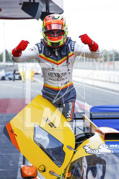 2023-04-22 - HENRION Gillian (fra), Team Virage, Ligier JS P320 - Nissan, portrait celebrates victory during the 1st round of the 2023 Michelin Le Mans Cup on the Circuit de Barcelona-Catalunya from April 21 to 23, 2023 in Montmelo, Spain - AUTO - MICHELIN LE MANS CUP 2023 - BARCELONA - ENDURANCE - MOTORS