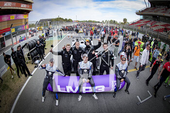 2023-04-23 - 17 CHILA Adrien (fra), SIEBERT Marcos (arg), GARCIA Alejandro (mex), Cool Racing, Ligier JS P320 - Nissan, action ambiance pre grid during the 4 Hours of Barcelona 2023, 1st round of the 2023 European Le Mans Series on the Circuit de Barcelona-Catalunya from April 21 to 23, 2023 in Montmelo, Spain - AUTO - ELMS - 4 HOURS OF BARCELONA 2023 - ENDURANCE - MOTORS