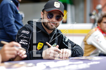 2023-04-28 - AUTOGRAPH SESSION, STEVENS William (gbr), Hertz Team Jota, Porsche 963, Hybrid, portrait during the 6 Hours of Spa-Francorchamps 2023, 3rd round of the 2023 FIA World Endurance Championship, from April 27 to 29, 2023 on the Circuit de Spa-Francorchamps, in Stavelot, Belgium - AUTO - FIA WEC - 6 HOURS OF SPA-FRANCORCHAMPS 2023 - ENDURANCE - MOTORS