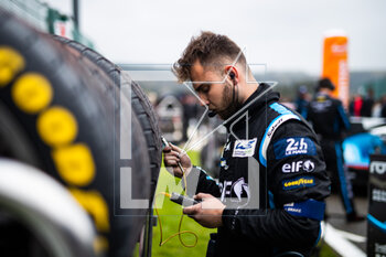 2023-04-29 - ALPINE Elf Team ambiance mechanic, mecanicien during the 6 Hours of Spa-Francorchamps 2023, 3rd round of the 2023 FIA World Endurance Championship, from April 27 to 29, 2023 on the Circuit de Spa-Francorchamps, in Stavelot, Belgium - AUTO - FIA WEC - 6 HOURS OF SPA-FRANCORCHAMPS 2023 - ENDURANCE - MOTORS