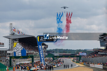 2023-06-10 - start of the race, depart, patrouille de france, during the 24 Hours of Le Mans 2023 on the Circuit des 24 Heures du Mans from June 10 to 11, 2023 in Le Mans, France - AUTO - LE MANS 2023 - PART 1 - ENDURANCE - MOTORS