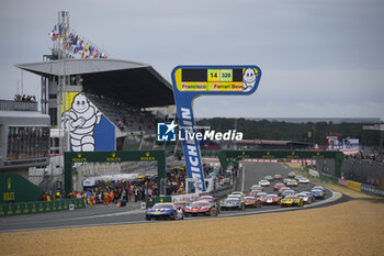2023-06-10 - Ferrari challenge start with 06 NEUBAUER Thomas (fra), Charles Pozzi GT Racing, Ferrari 488 Challenge Evo, action during the 24 Hours of Le Mans 2023 on the Circuit des 24 Heures du Mans from June 10 to 11, 2023 in Le Mans, France - AUTO - LE MANS 2023 - PART 1 - ENDURANCE - MOTORS