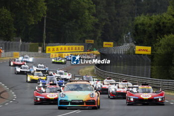 2023-06-10 - Race start, Safety car leading during the 24 Hours of Le Mans 2023 on the Circuit des 24 Heures du Mans from June 10 to 11, 2023 in Le Mans, France - AUTO - LE MANS 2023 - PART 1 - ENDURANCE - MOTORS