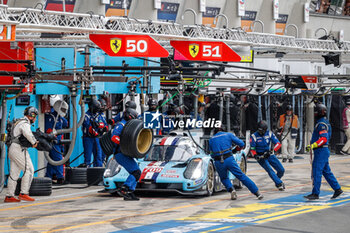 2023-06-10 - 709 MAILLEUX Franck (fra), BERTHON Nathanel (fra), GUTIERREZ Esteban (mex), Glickenhaus Racing, Glickenhaus 007, action, pitlane, during the 24 Hours of Le Mans 2023 on the Circuit des 24 Heures du Mans from June 10 to 11, 2023 in Le Mans, France - AUTO - LE MANS 2023 - PART 1 - ENDURANCE - MOTORS
