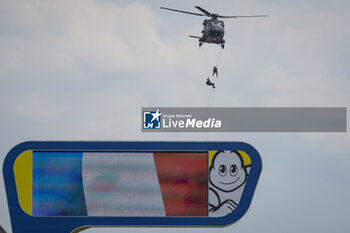 2023-06-10 - starting grid, grille de depart, army helicopter during start procedure during the 24 Hours of Le Mans 2023 on the Circuit des 24 Heures du Mans from June 10 to 11, 2023 in Le Mans, France - AUTO - LE MANS 2023 - PART 1 - ENDURANCE - MOTORS