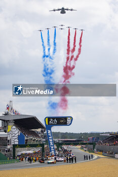2023-06-10 - Frenchh patrouille, patrouille de France crowd, foule, fans starting grid, grille de depart during the 24 Hours of Le Mans 2023 on the Circuit des 24 Heures du Mans from June 10 to 11, 2023 in Le Mans, France - AUTO - LE MANS 2023 - PART 1 - ENDURANCE - MOTORS