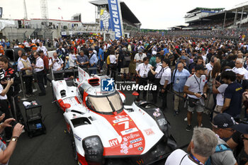 2023-06-10 - 07 CONWAY Mike (gbr), KOBAYASHI Kamui (jpn), LOPEZ José Maria (arg), Toyota Gazoo Racing, Toyota GR010 - Hybrid, action Pre grid ambiance during the 24 Hours of Le Mans 2023 on the Circuit des 24 Heures du Mans from June 10 to 11, 2023 in Le Mans, France - AUTO - LE MANS 2023 - PART 1 - ENDURANCE - MOTORS