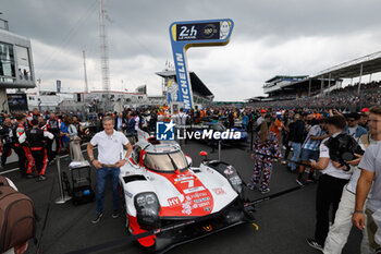 2023-06-10 - Thierry Boutsen, portrait, 07 CONWAY Mike (gbr), KOBAYASHI Kamui (jpn), LOPEZ José Maria (arg), Toyota Gazoo Racing, Toyota GR010 - Hybrid, action , starting grid, grille de depart during the 24 Hours of Le Mans 2023 on the Circuit des 24 Heures du Mans from June 10 to 11, 2023 in Le Mans, France - AUTO - LE MANS 2023 - PART 1 - ENDURANCE - MOTORS