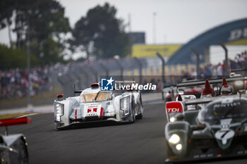 2023-06-10 - Audi R18 e-tron quattro driver by André Lotterer, Benoît Tréluyer and Marcel Fassler, winner of Le Mans 2012 during the parade prior to the the 24 Hours of Le Mans 2023 on the Circuit des 24 Heures du Mans from June 10 to 11, 2023 in Le Mans, France - AUTO - LE MANS 2023 - PART 1 - ENDURANCE - MOTORS