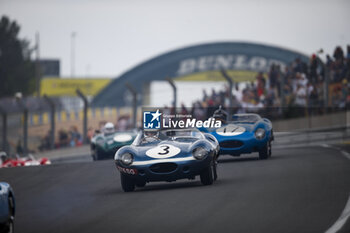 2023-06-10 - Jaguar Type D driven by Mike Hawthorn and Ivor Bueb, winner of Le Mans 1955 during the parade prior to the the 24 Hours of Le Mans 2023 on the Circuit des 24 Heures du Mans from June 10 to 11, 2023 in Le Mans, France - AUTO - LE MANS 2023 - PART 1 - ENDURANCE - MOTORS