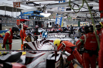 2023-06-10 - Ambiance pitlane during the 24 Hours of Le Mans 2023 on the Circuit des 24 Heures du Mans from June 10 to 11, 2023 in Le Mans, France - AUTO - LE MANS 2023 - PART 1 - ENDURANCE - MOTORS