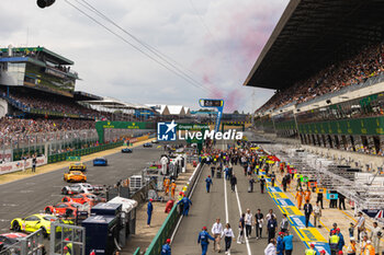2023-06-10 - Starting procedure during the 24 Hours of Le Mans 2023 on the Circuit des 24 Heures du Mans from June 10 to 11, 2023 in Le Mans, France - AUTO - LE MANS 2023 - PART 1 - ENDURANCE - MOTORS