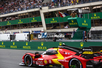 2023-06-10 - LEBRON James (usa) LAKERS NBA Player, start of the race, depart during the 24 Hours of Le Mans 2023 on the Circuit des 24 Heures du Mans from June 10 to 11, 2023 in Le Mans, France - AUTO - LE MANS 2023 - PART 1 - ENDURANCE - MOTORS