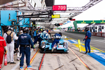 2023-06-10 - 708 DUMAS Romain (fra), BRISCOE Ryan (aus), PLA Olivier (fra), Glickenhaus Racing, Glickenhaus 007, action, pit stop during the 24 Hours of Le Mans 2023 on the Circuit des 24 Heures du Mans from June 10 to 11, 2023 in Le Mans, France - AUTO - LE MANS 2023 - PART 1 - ENDURANCE - MOTORS