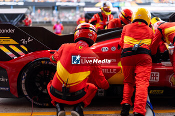 2023-06-10 - 51 PIER GUIDI Alessandro (ita), CALADO James (gbr), GIOVINAZZI Antonio (ita), Ferrari AF Corse, Ferrari 499P, action, pit stop during the 24 Hours of Le Mans 2023 on the Circuit des 24 Heures du Mans from June 10 to 11, 2023 in Le Mans, France - AUTO - LE MANS 2023 - PART 1 - ENDURANCE - MOTORS