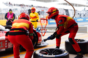 2023-06-10 - 51 PIER GUIDI Alessandro (ita), CALADO James (gbr), GIOVINAZZI Antonio (ita), Ferrari AF Corse, Ferrari 499P, action, pit stop during the 24 Hours of Le Mans 2023 on the Circuit des 24 Heures du Mans from June 10 to 11, 2023 in Le Mans, France - AUTO - LE MANS 2023 - PART 1 - ENDURANCE - MOTORS