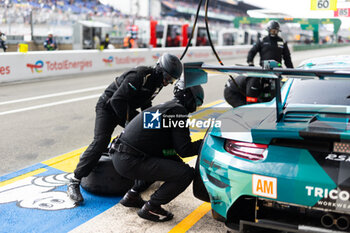 2023-06-10 - 88 TINCKNELL Harry (gbr), IRIBE Brendan (usa), MILLROY Oliver (gir), Proton Competition, Porsche 911 RSR - 19, action, pit stop during the 24 Hours of Le Mans 2023 on the Circuit des 24 Heures du Mans from June 10 to 11, 2023 in Le Mans, France - AUTO - LE MANS 2023 - PART 1 - ENDURANCE - MOTORS