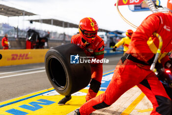 2023-06-10 - 50 FUOCO Antonio (ita), MOLINA Miguel (spa), NIELSEN Nicklas (dnk), Ferrari AF Corse, Ferrari 499P, action, pit stop during the 24 Hours of Le Mans 2023 on the Circuit des 24 Heures du Mans from June 10 to 11, 2023 in Le Mans, France - AUTO - LE MANS 2023 - PART 1 - ENDURANCE - MOTORS