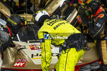 2023-06-10 - 38 DA COSTA Antonio Felix (prt), STEVENS Will (gbr), YE Yifei (chn), Hertz Team Jota, Porsche 963, action pitlane at night during the 24 Hours of Le Mans 2023 on the Circuit des 24 Heures du Mans from June 10 to 11, 2023 in Le Mans, France - AUTO - LE MANS 2023 - PART 2 - ENDURANCE - MOTORS
