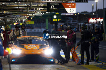 2023-06-10 - 25 AL HARTHT Ahmad (omn), DINAN Michael (usa), EASTWOOD Charlie (irl), ORT by TGG, Aston Martin Vantage AMR, action pitlane at night during the 24 Hours of Le Mans 2023 on the Circuit des 24 Heures du Mans from June 10 to 11, 2023 in Le Mans, France - AUTO - LE MANS 2023 - PART 2 - ENDURANCE - MOTORS