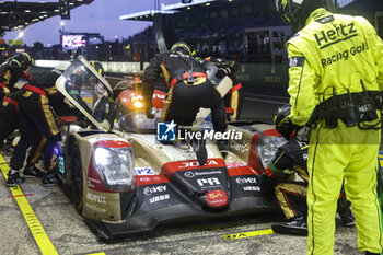 2023-06-10 - 28 HEINEMEIER HANSSON David (dnk), FITTIPALDI Pietro (bra), RASMUSSEN Oliver (dnk), JOTA, Oreca 07 - Gibson, action pitlane at night during the 24 Hours of Le Mans 2023 on the Circuit des 24 Heures du Mans from June 10 to 11, 2023 in Le Mans, France - AUTO - LE MANS 2023 - PART 2 - ENDURANCE - MOTORS